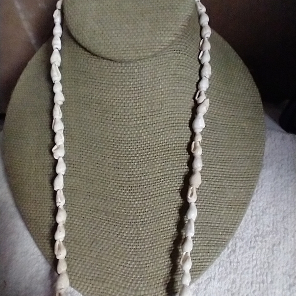 Long shell necklace - Picture 4 of 4